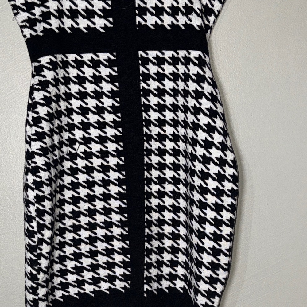 Black and White Houndstooth Dress - Picture 9 of 11
